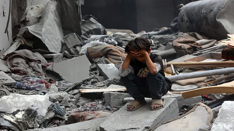 গাজার বেশির ভাগ অংশে জোরালো হামলা শুরুর ঘোষণা ইসরা...