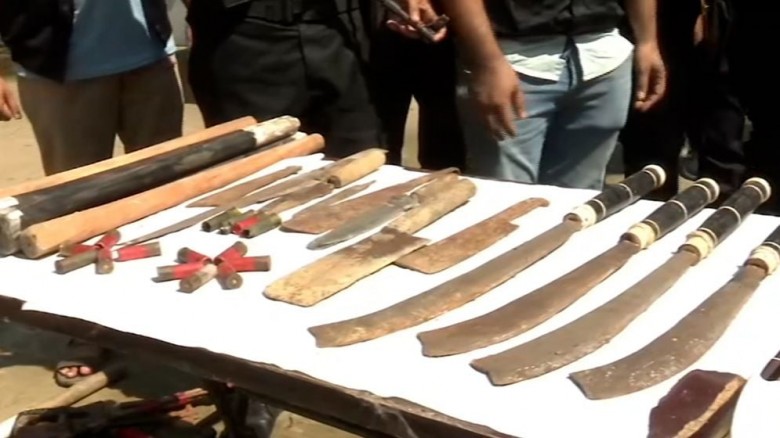 চট্টগ্রামের রাউজানে অস্ত্র ও গোলাবারুদসহ চট্টগ্রামের রাউজানে অস্ত্র ও গোলাবারুদসহ