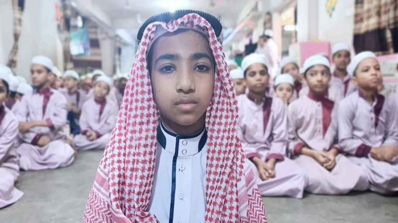 ৬ মাসে হাফেজ হলেন ৯ বছর বয়সী মুহাম্মাদ হাসান...