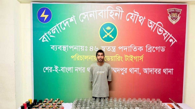 মোহাম্মদপুরে সেনা অভিযানে ককটেল ও পেট্রোল বোমা উদ্...